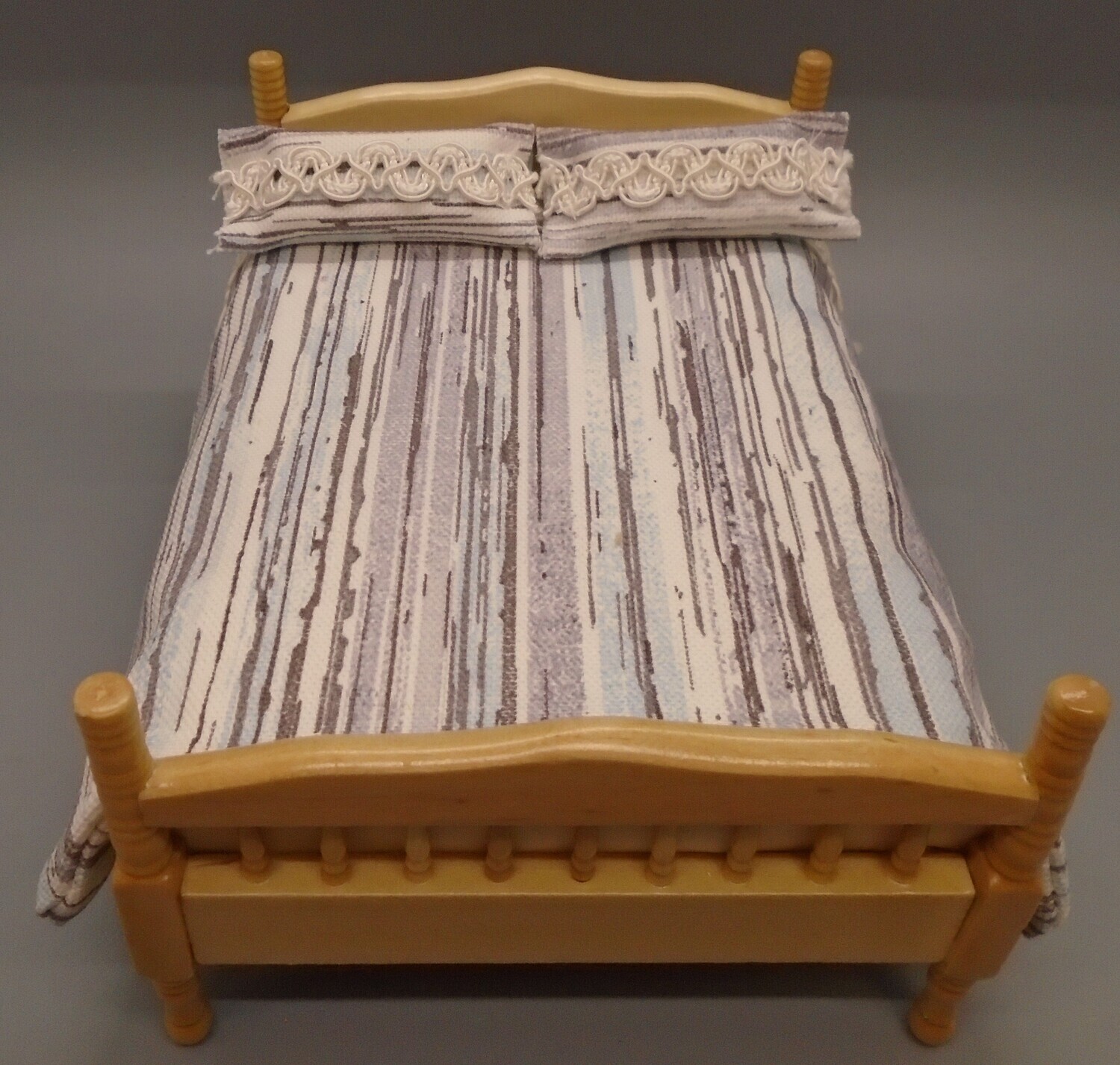 DOUBLE BED WITH STRIPE BEDDING