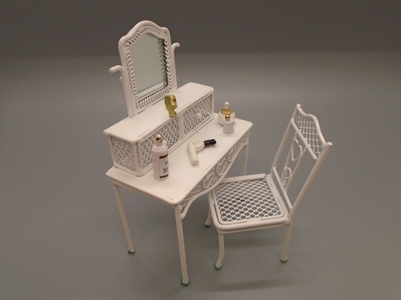 DRESSED WHITE WIRED DRESSING TABLE