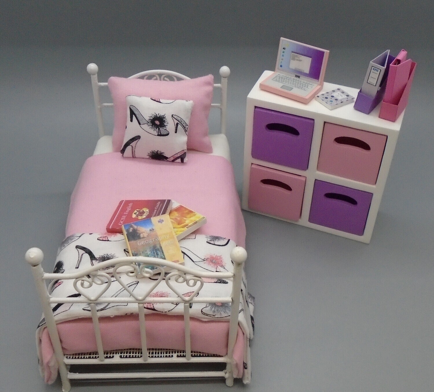 TEENAGE  BEDROOM SET