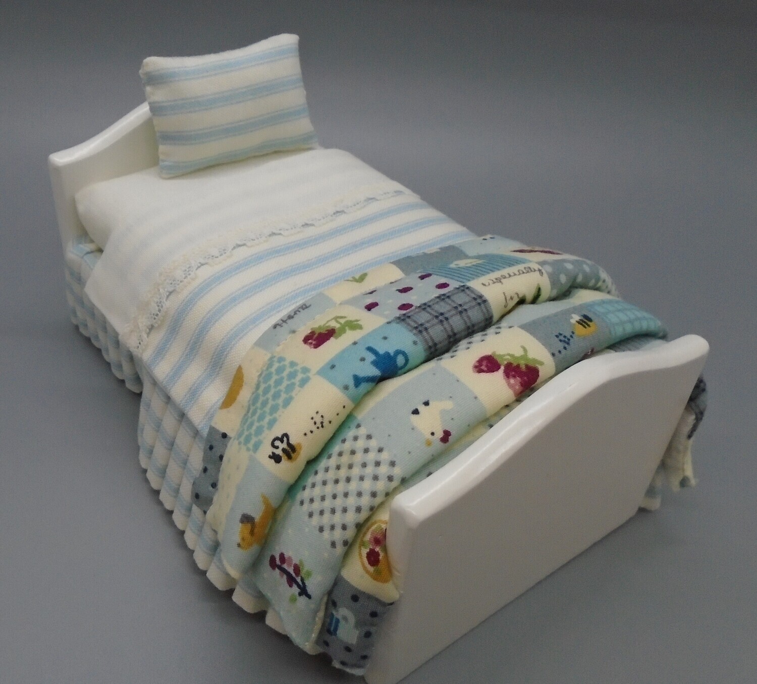 CHILDS SIZE BED WITH CUSTOM BEDDING