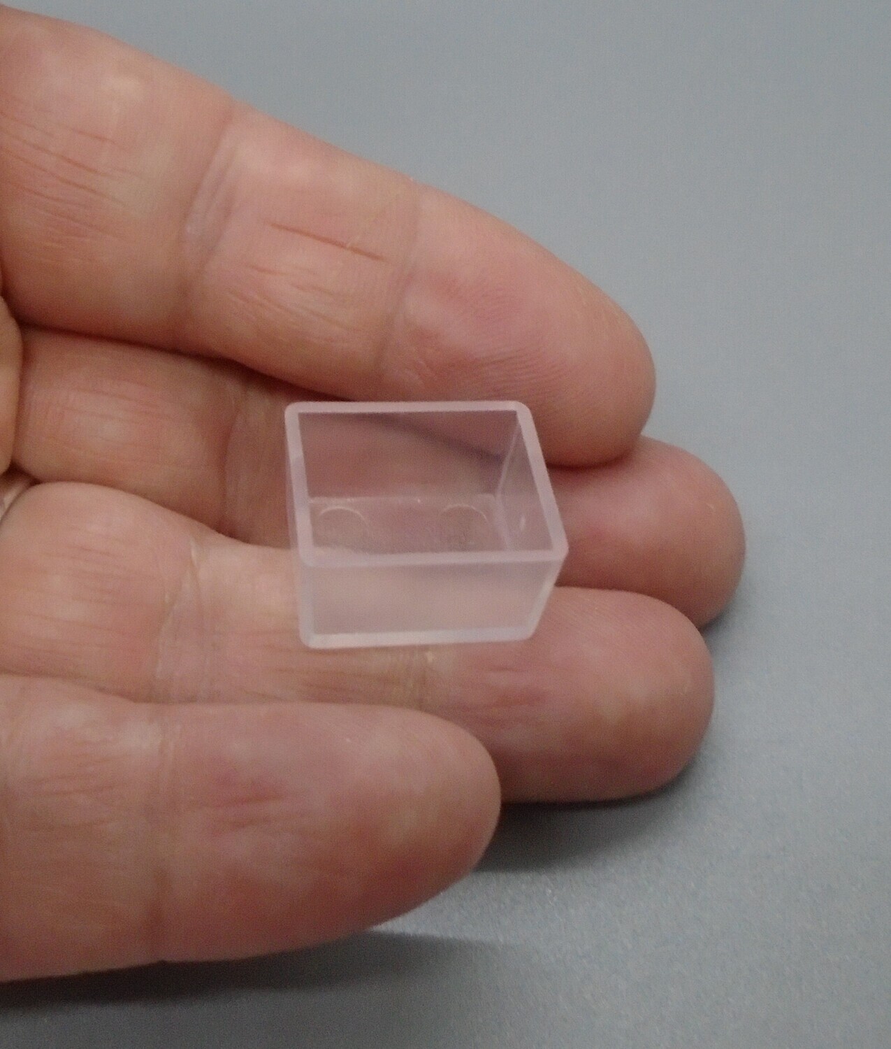 CLEAR PLASTIC STORAGE  CONTAINER