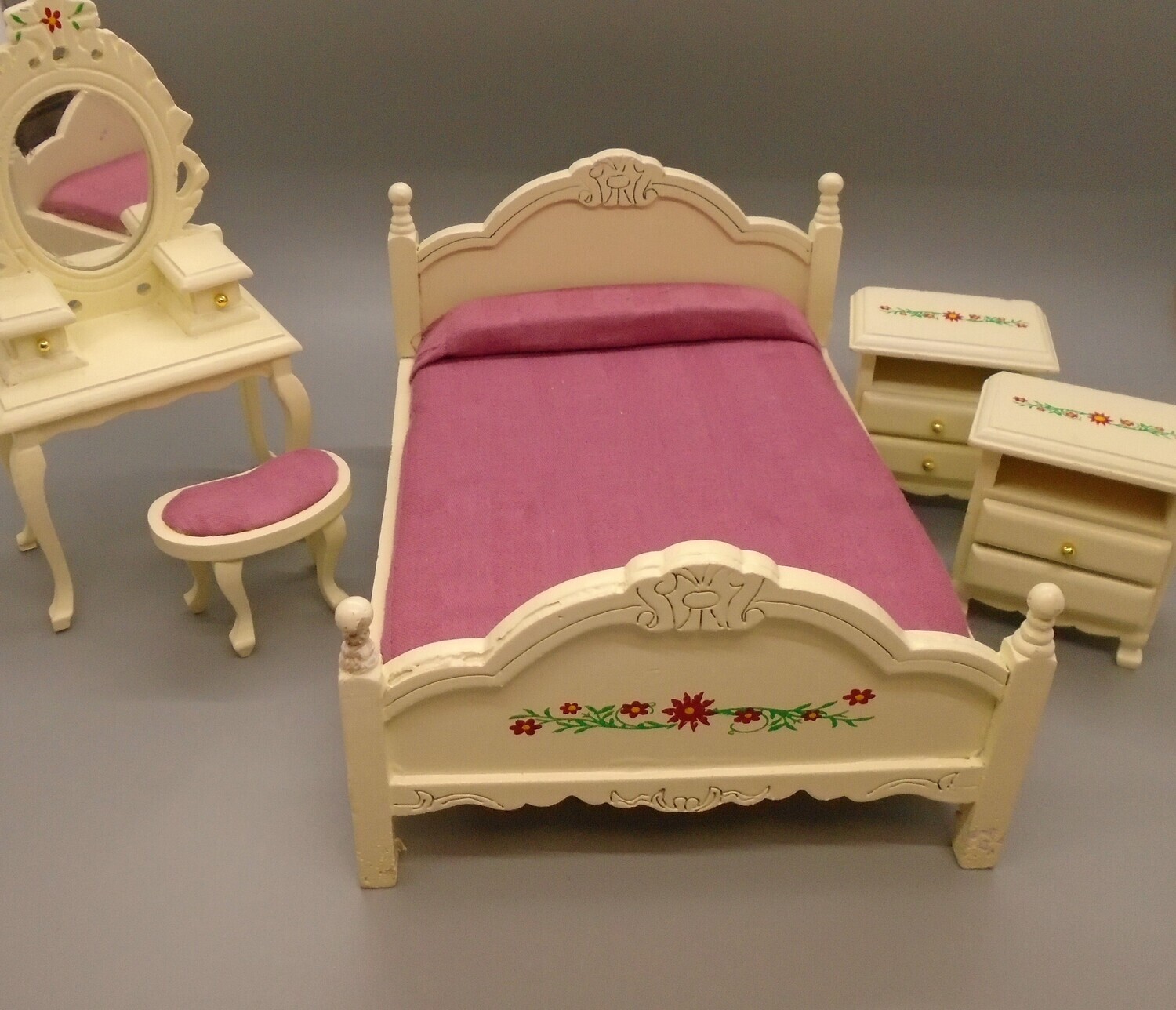5 PC PRE-LOVED BED SET