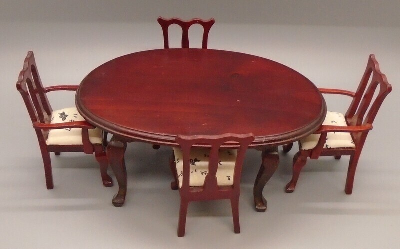 MAHOGANY OVAL TABLE AND SET OF 4 CHAIRS