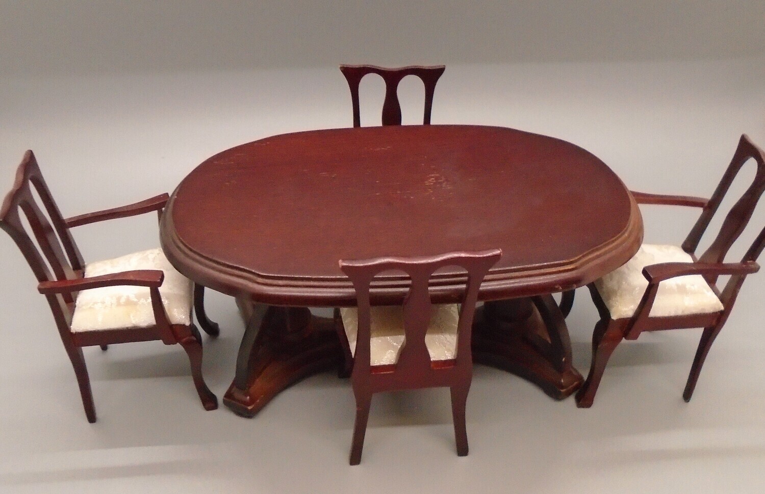 LARGE OVAL TABLE WITH SET OF 4 MAHOGANY DINING CHAIRS WITH WHTIE FABRIC