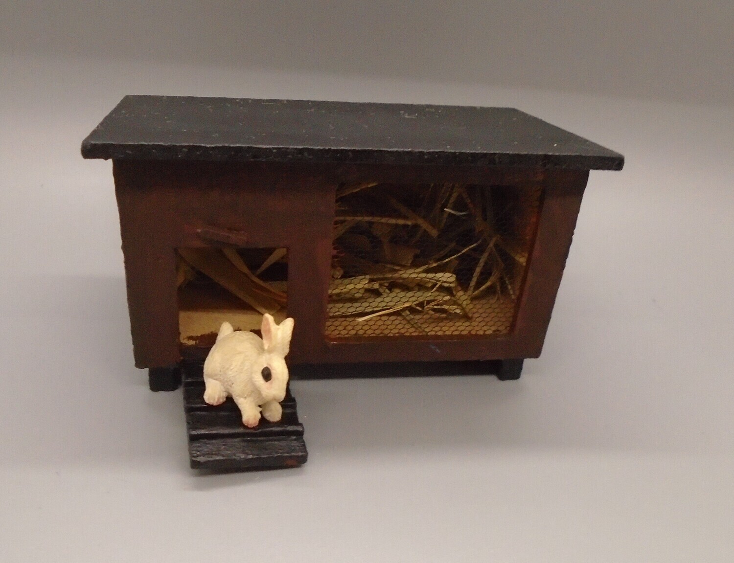 RABBIT HUTCH WITH RABBIT