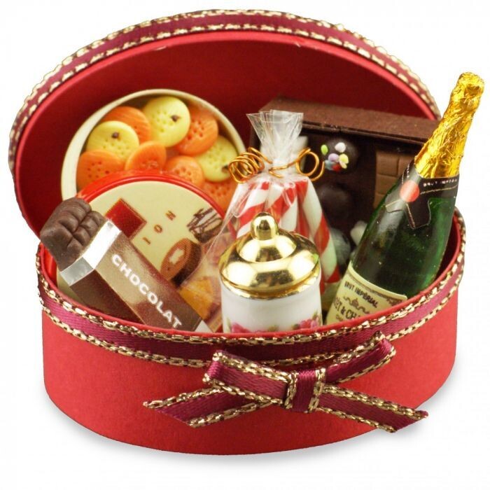 REUTTER RED HAMPER