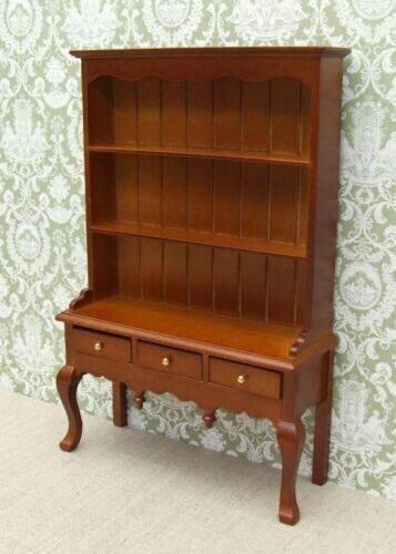 QUEEN ANNE DRESSER