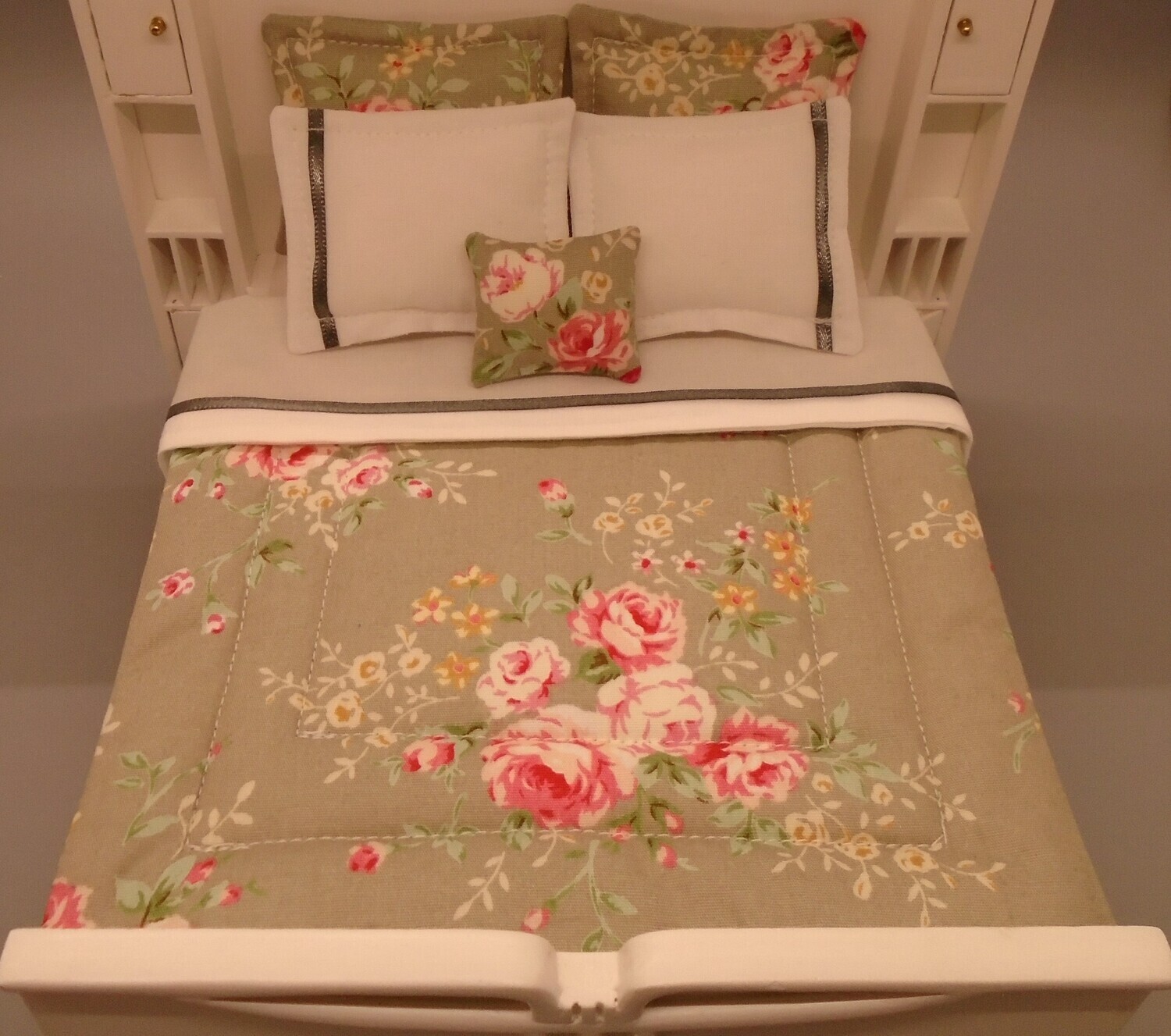 HAND CRAFTED DOUBLE BEDDING SET