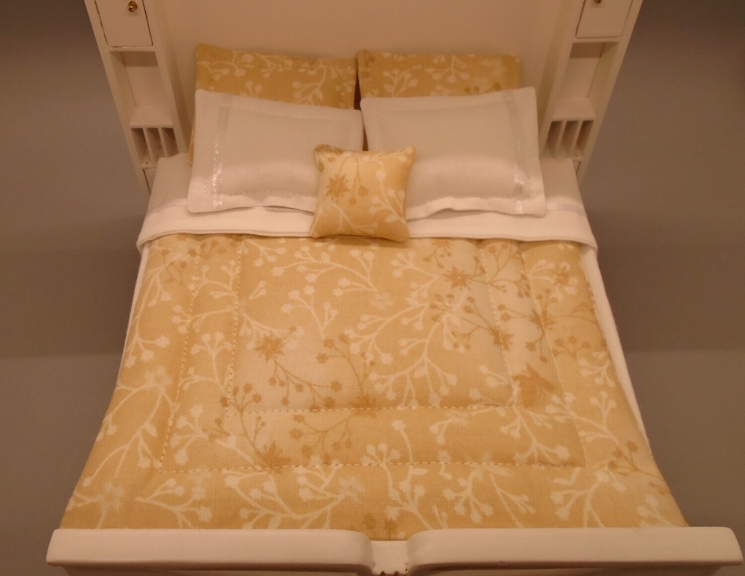 HAND CRAFTED DOUBLE BEDDING SET