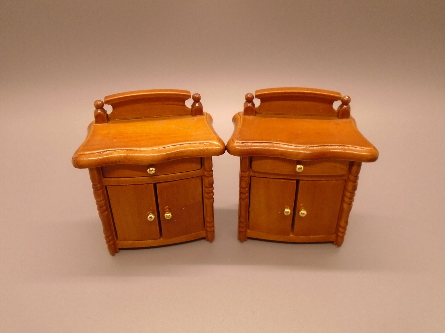 2 BEDSIDE CUPBOARDS