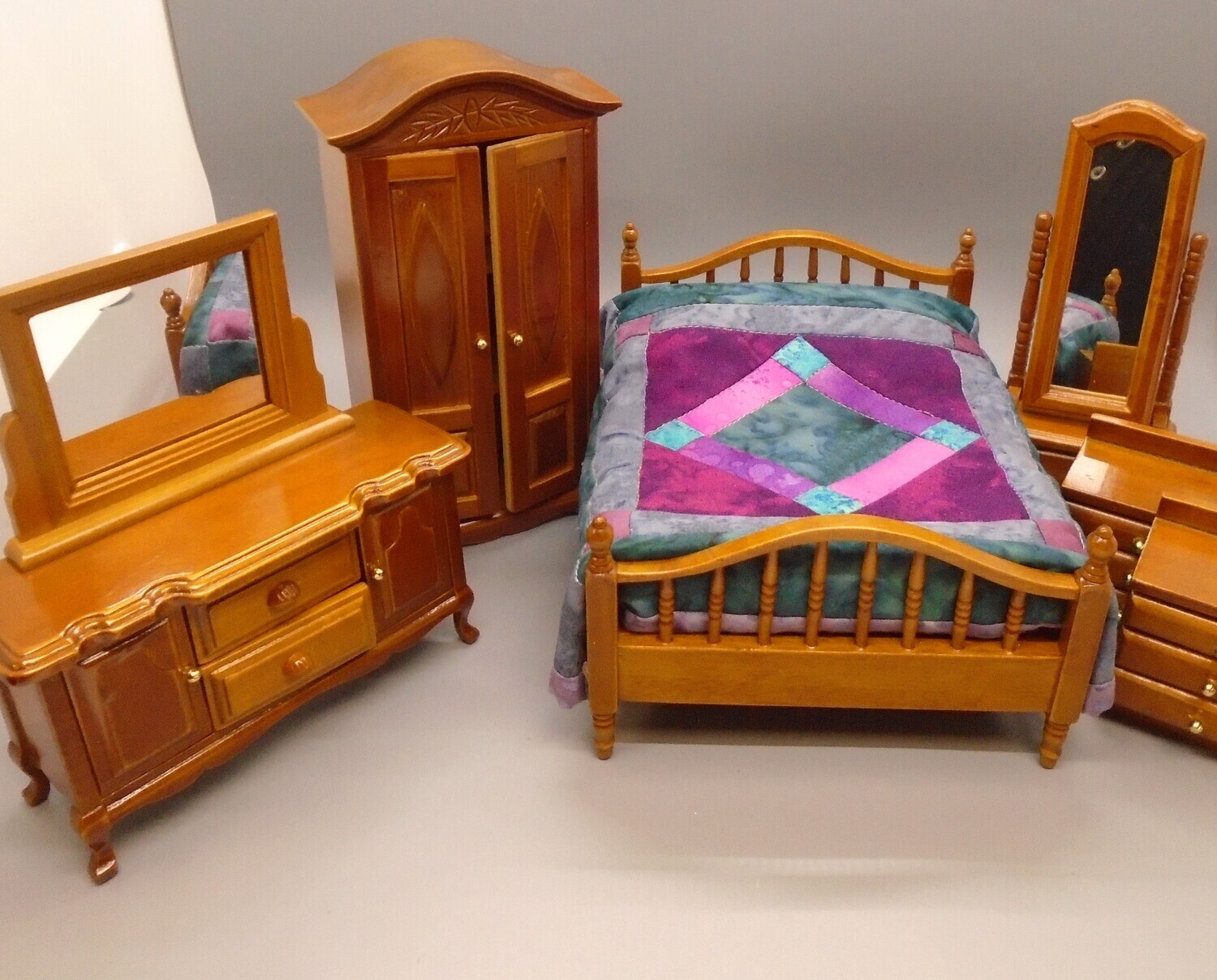 BEDROOM SET