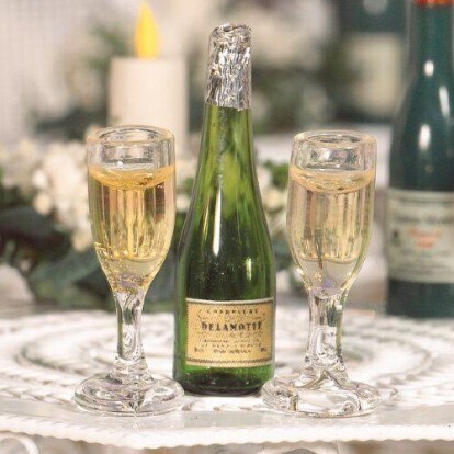 CHAMPAGNE AND 2 FLUTED GLASSES WITH CONTENTS
