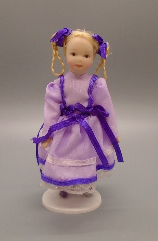 GIRL IN LILAC WITH STAND