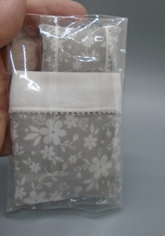GREY AND WHITE COT BEDDING SET