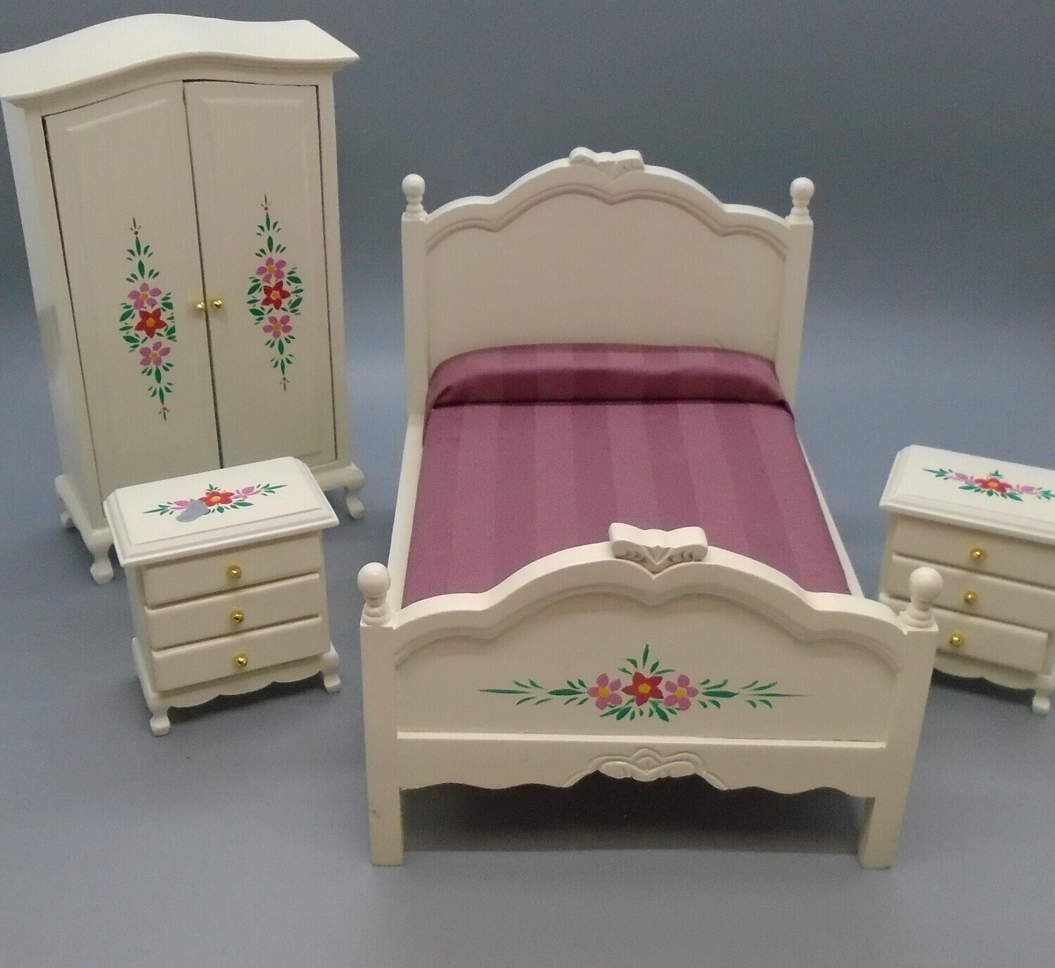 BEDROOM SET