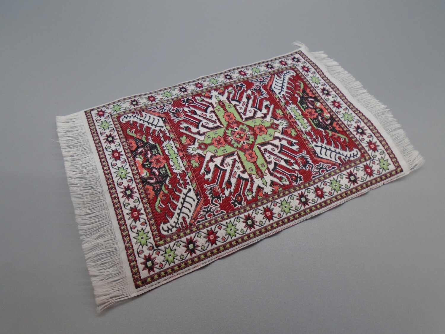 WOVEN RED GREEN RUG