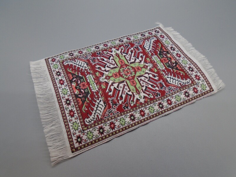 WOVEN RED GREEN RUG