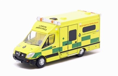 Oxford Diecast NMA002 Mercedes Ambulance London