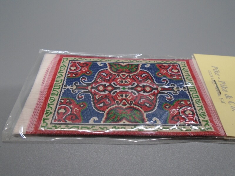 SMALL PATTERNED RUG