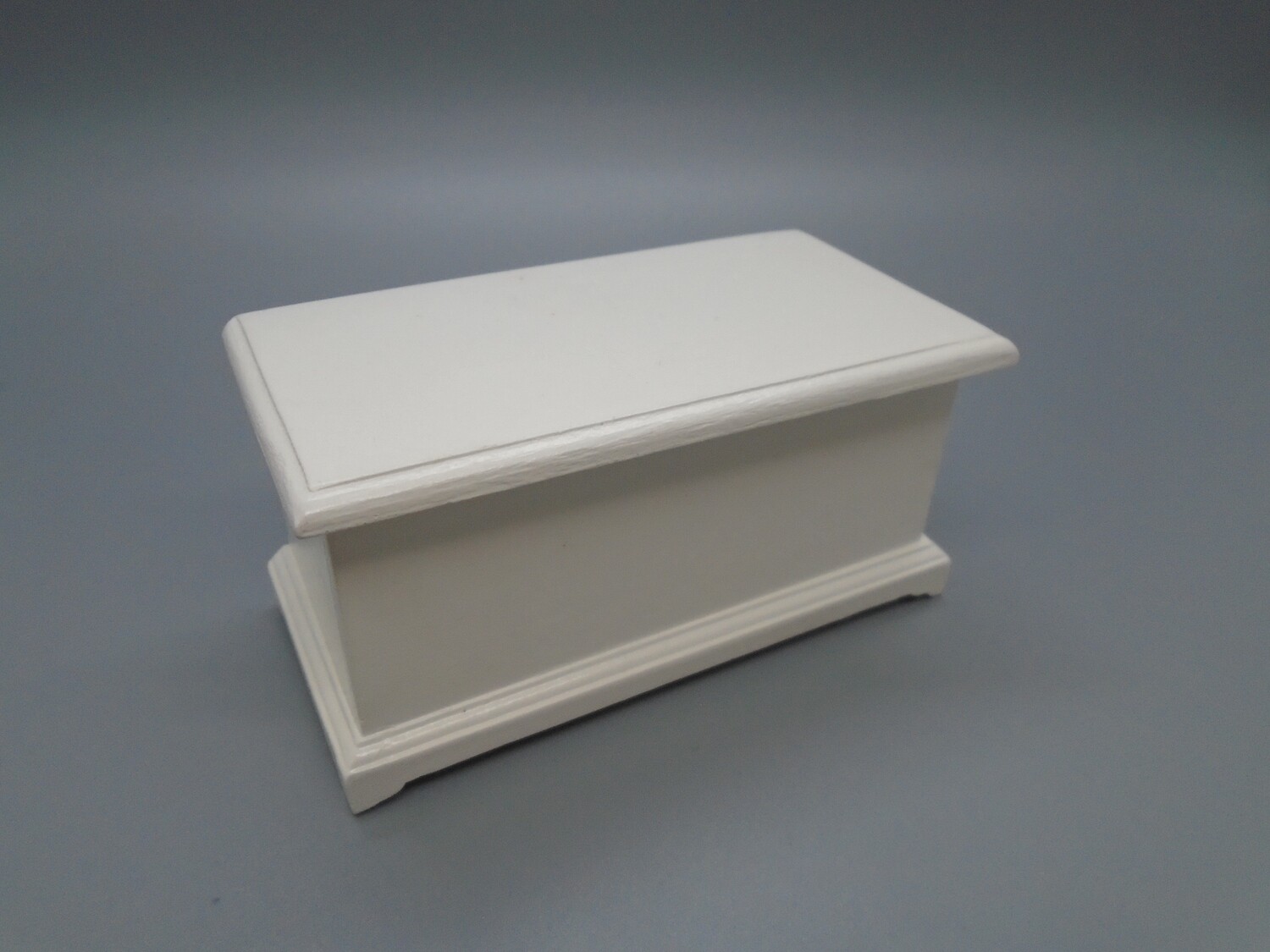 WHITE STORAGE/TOY BOX