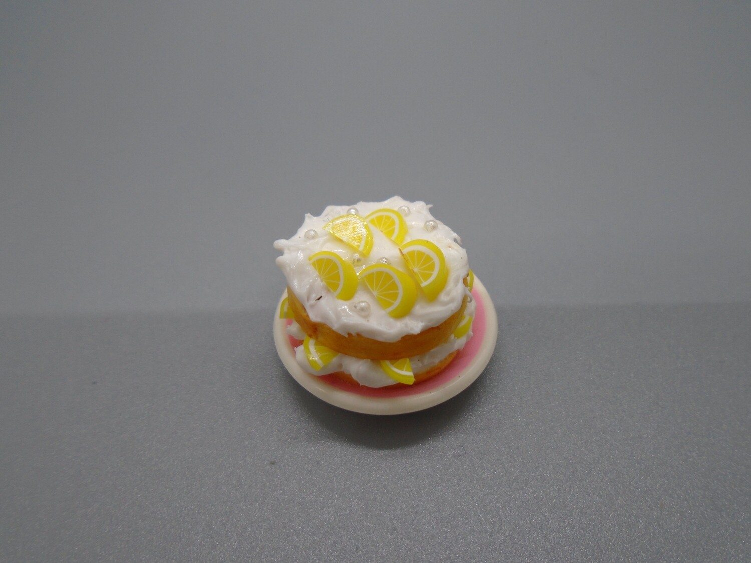 WHITE FROSTED LEMON CAKE