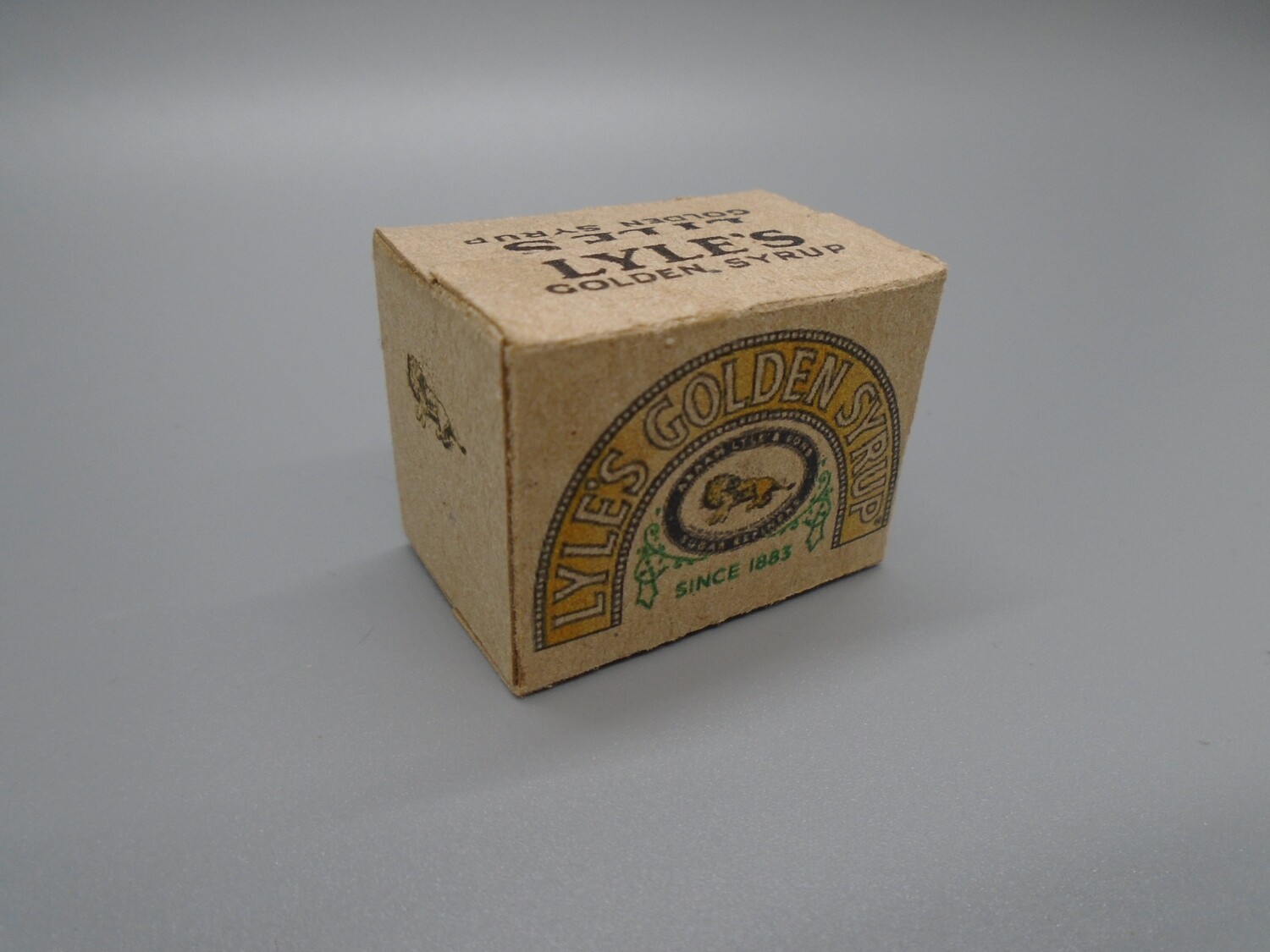 LYLE'S GOLDEN SYRUP BOX