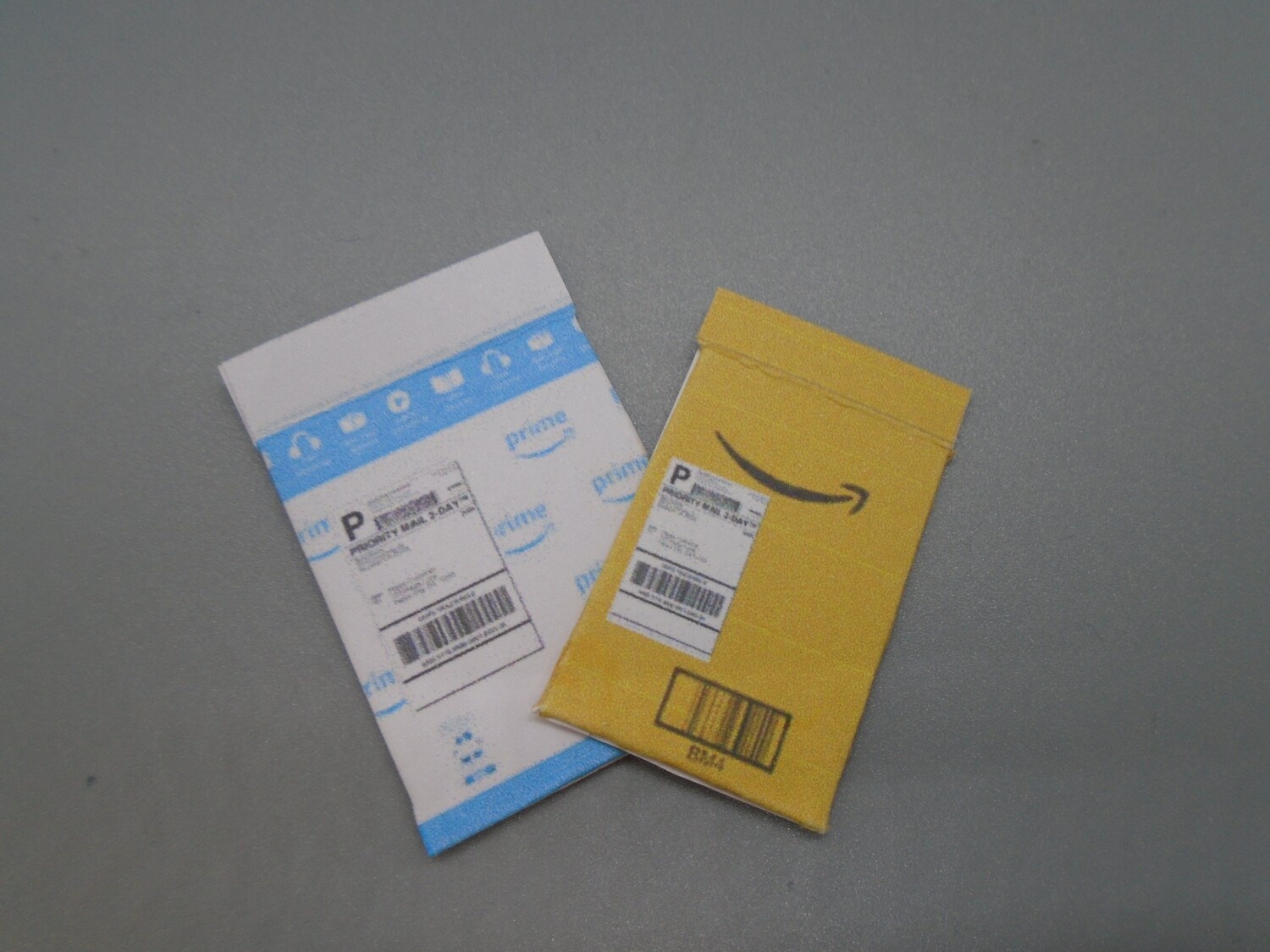 2 PACK OF AMAZON ENVELOPES