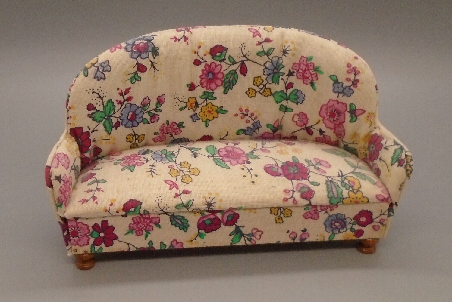 ROUNDED BACK 3 SEATER SOFA