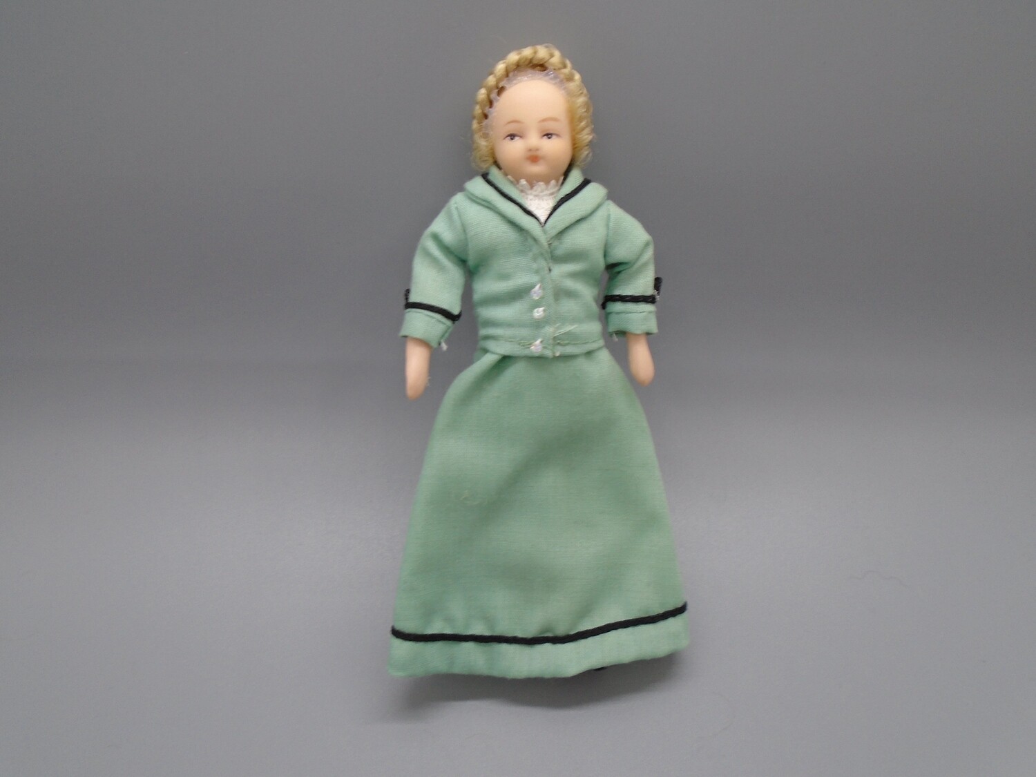 LADY IN GREEN DRESS
