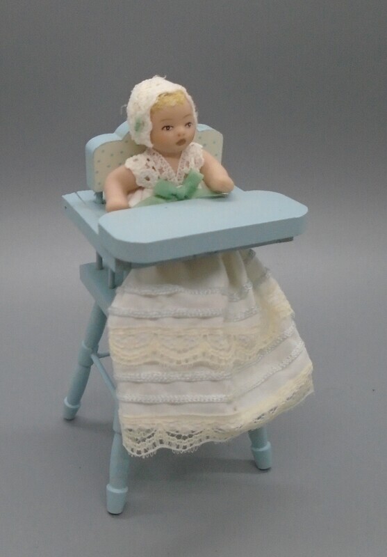 BABY IN HIGHCHAIR