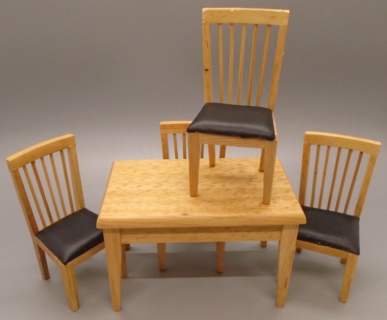 RECTANGLE TABLE AND 4 CHAIRS