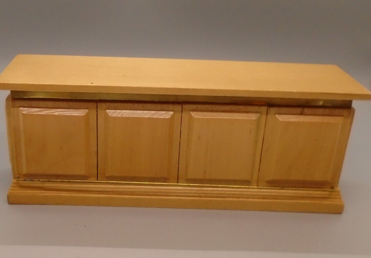BAR COUNTER WITH FOOT BAR