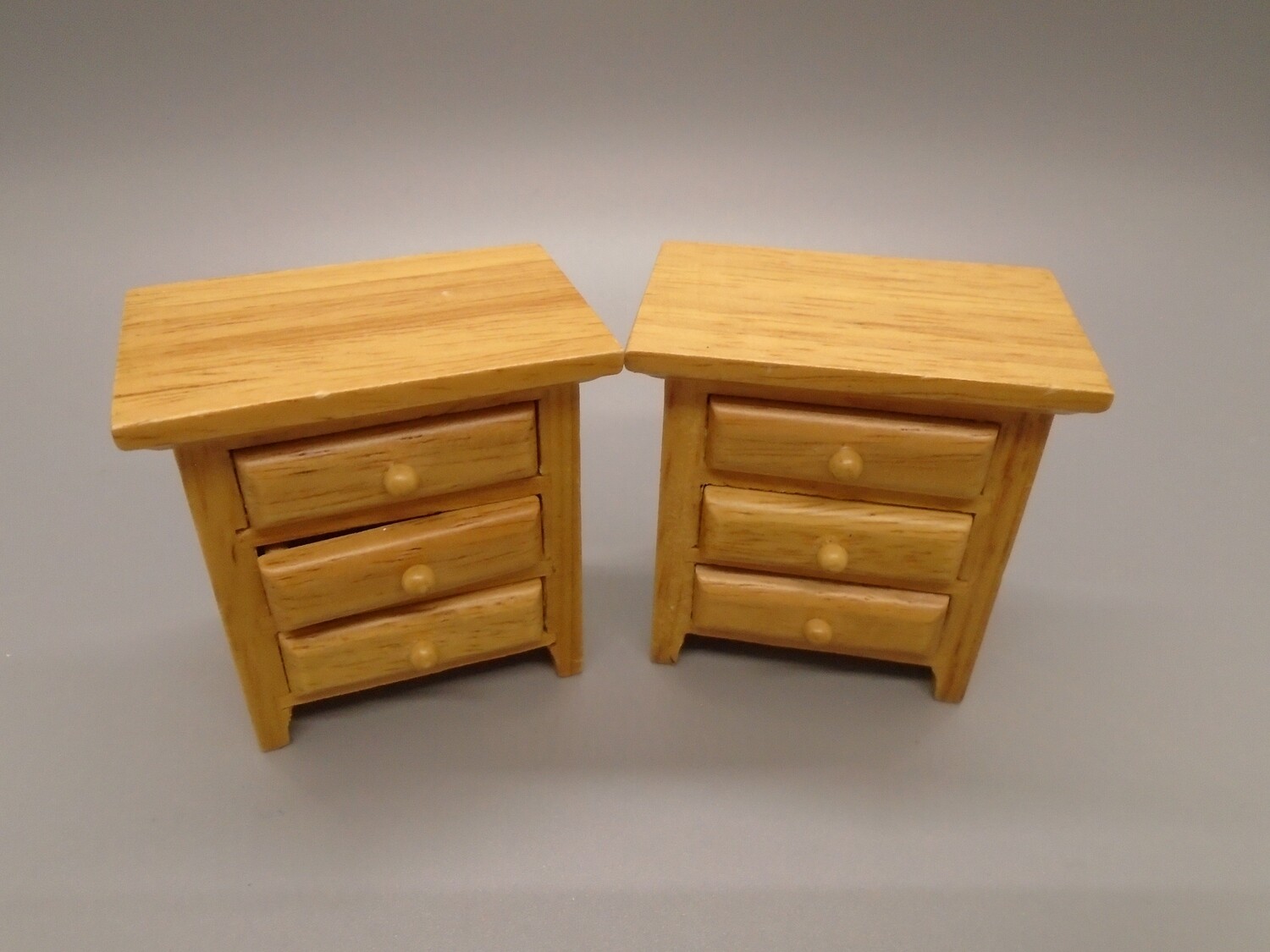 2 BESIDE DRAWERS