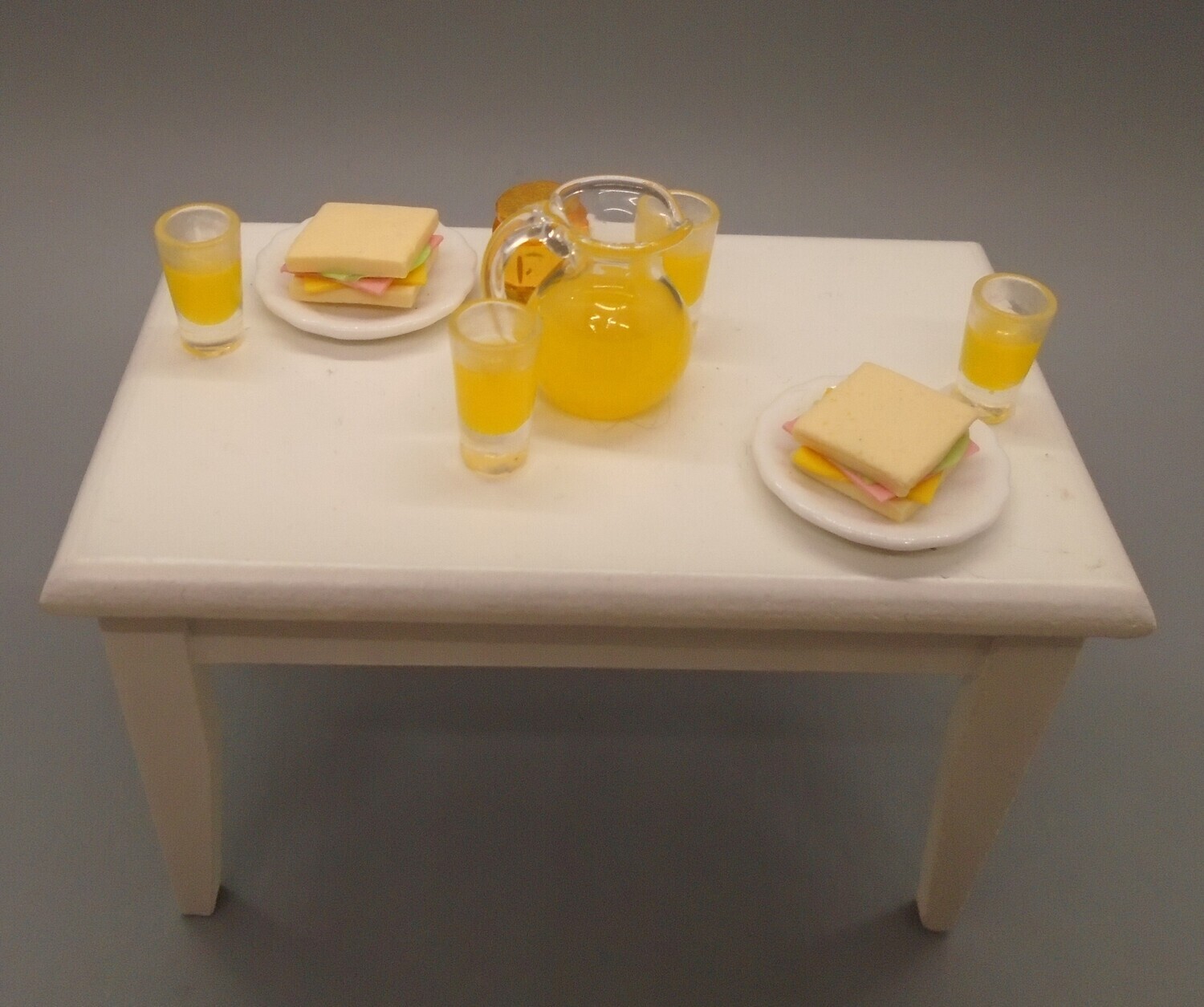 DRESSED WHITE TABLE