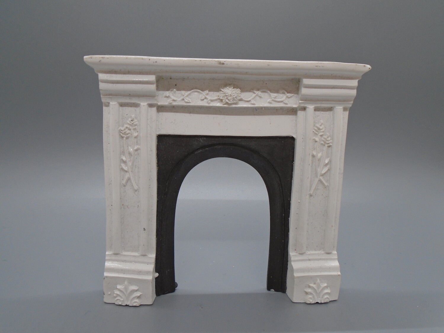 WHITE AND BLACK FIRE SURROUND