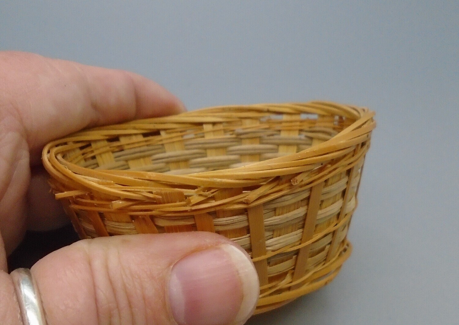 LARGE LAUNDRY BASKET
