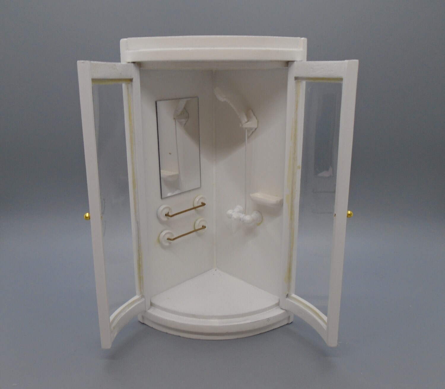 WHITE CORNER SHOWER