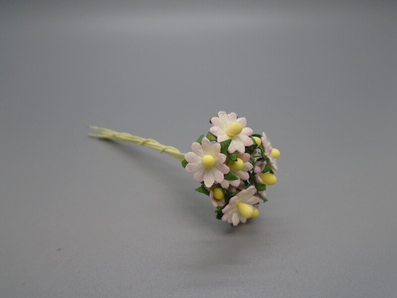 BUNCH OF WHITE/PINK DAISY STYLE FLOWERS