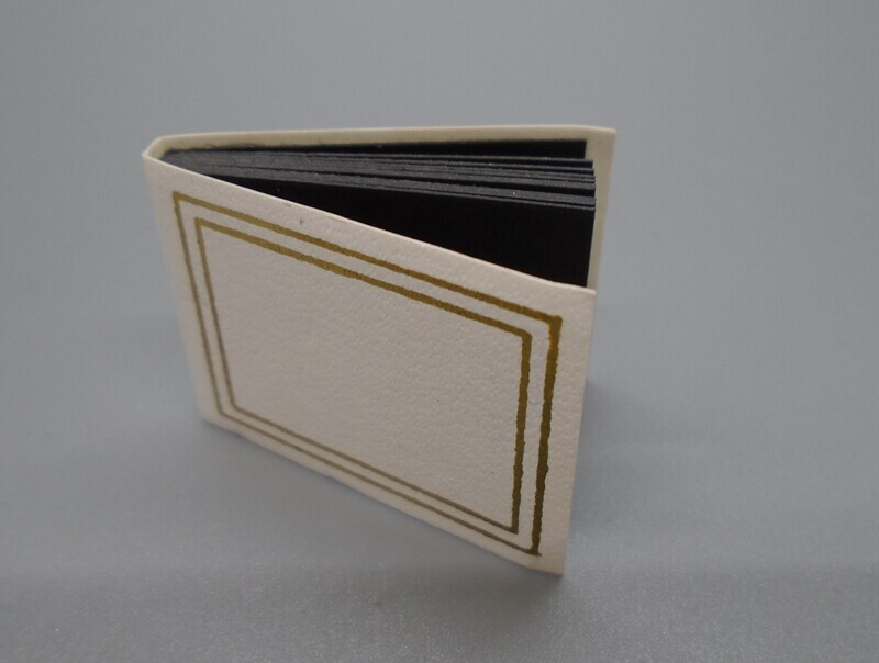 WHITE BLANK PHOTO ALBUM