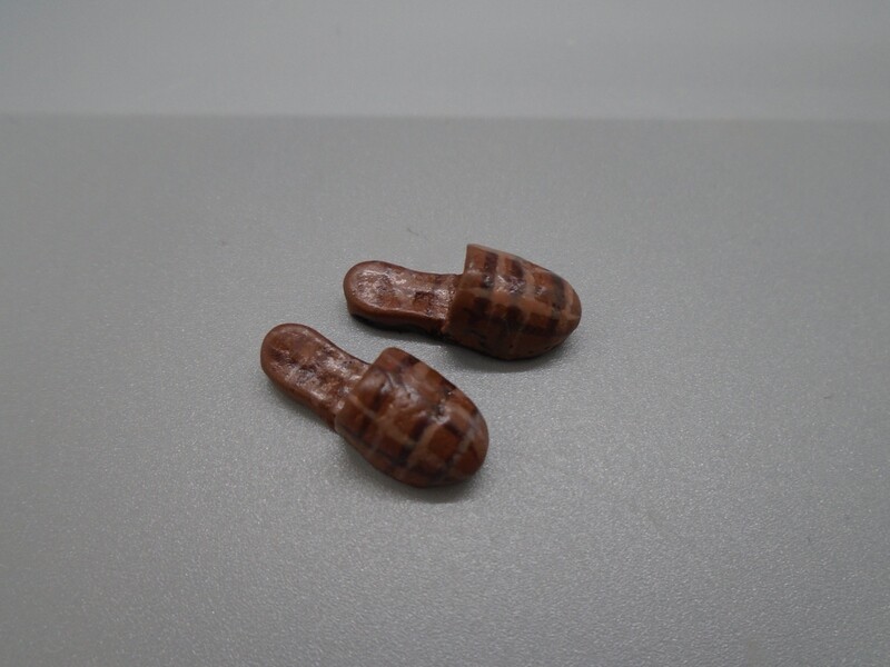 BROWN SLIPPERS