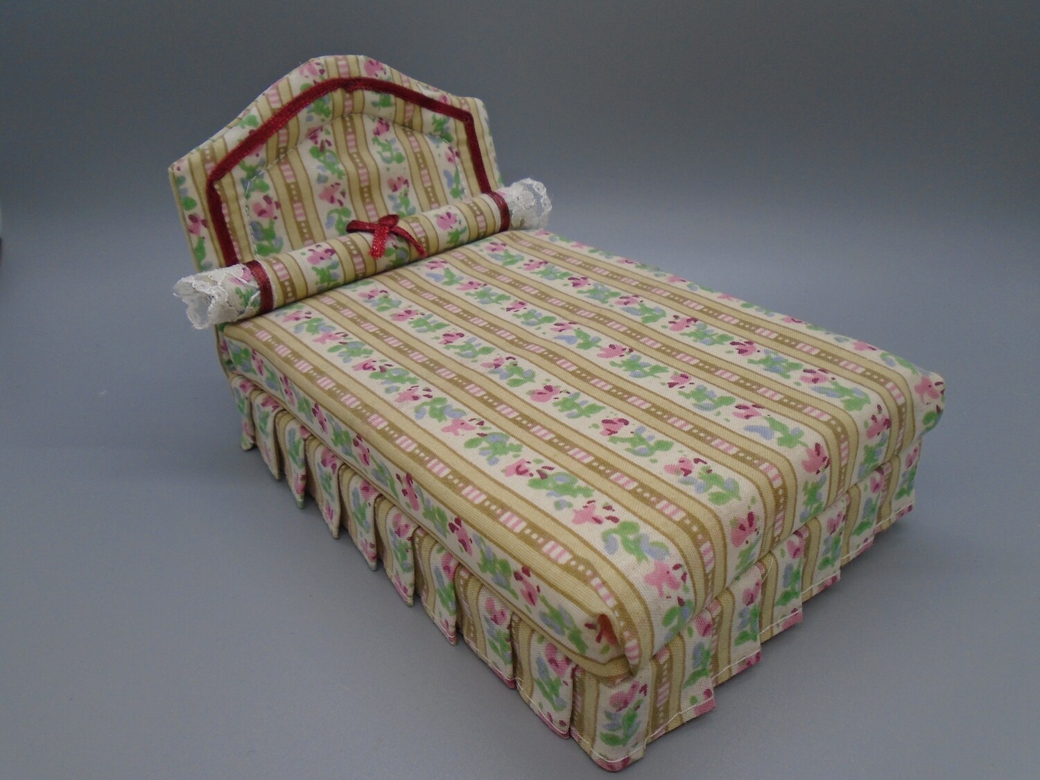 PRELOVED FLORAL BED
