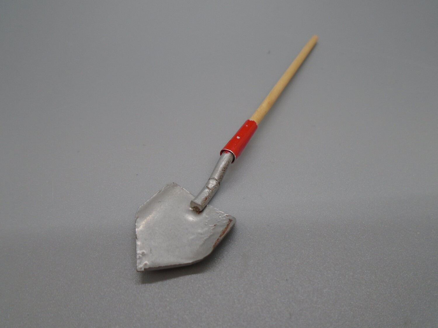 GARDEN SPADE