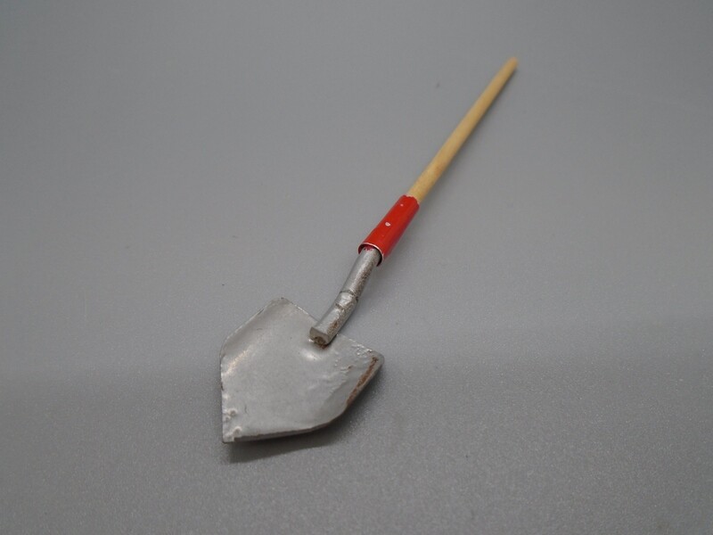 GARDEN SPADE