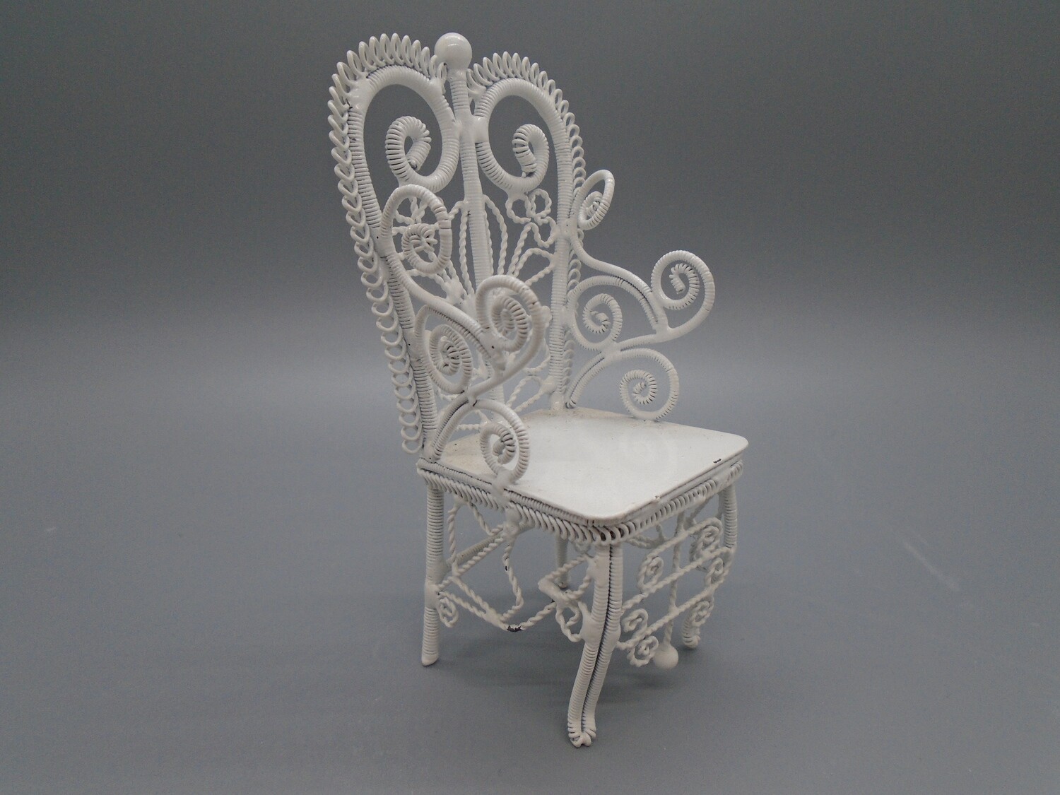 WHITE WIRE CHAIR