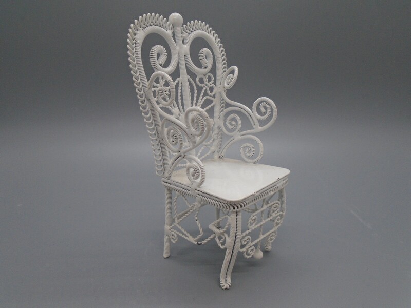 WHITE WIRE CHAIR