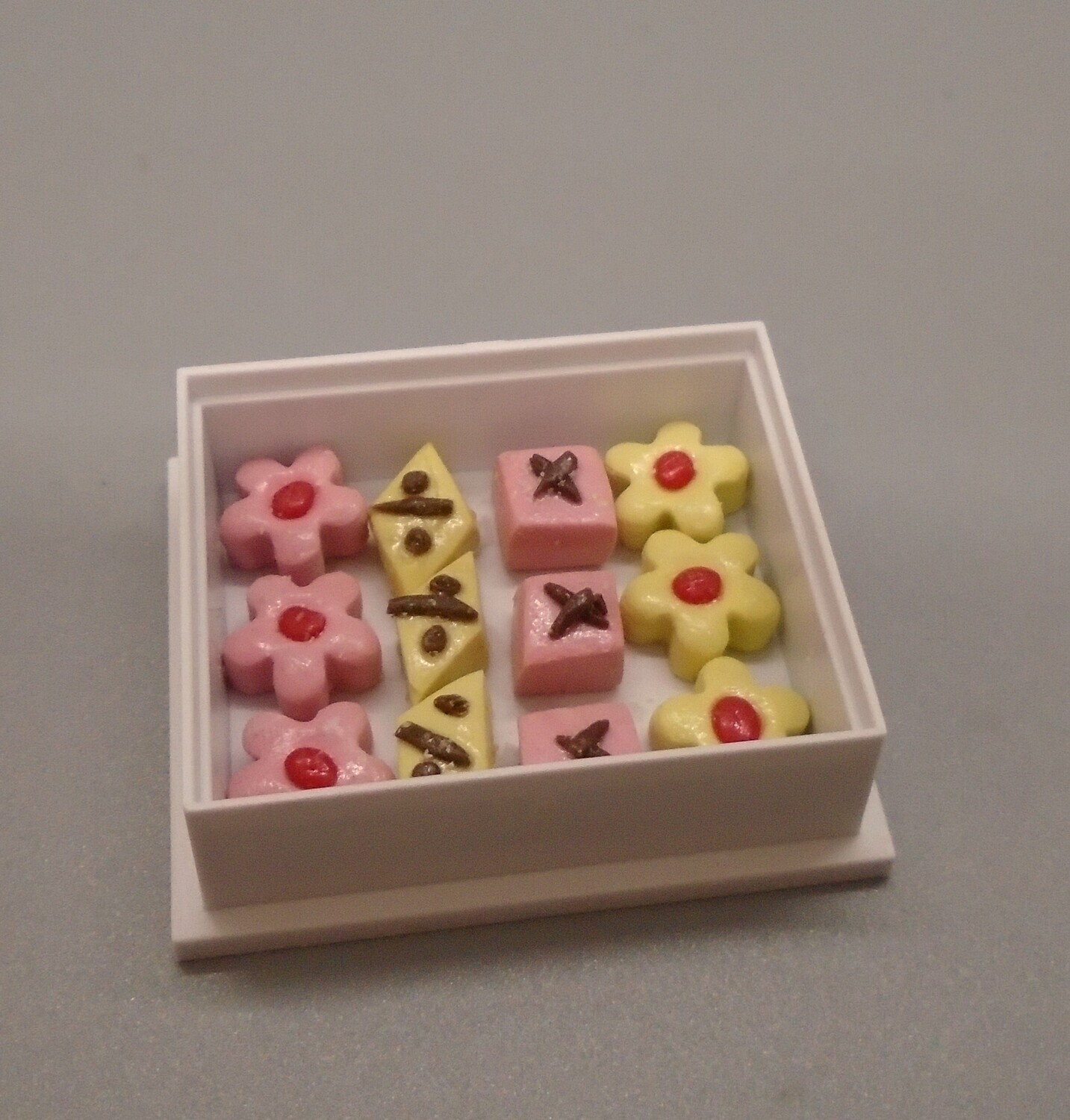 TRAY OF ASSORTED CAKES WITH LID