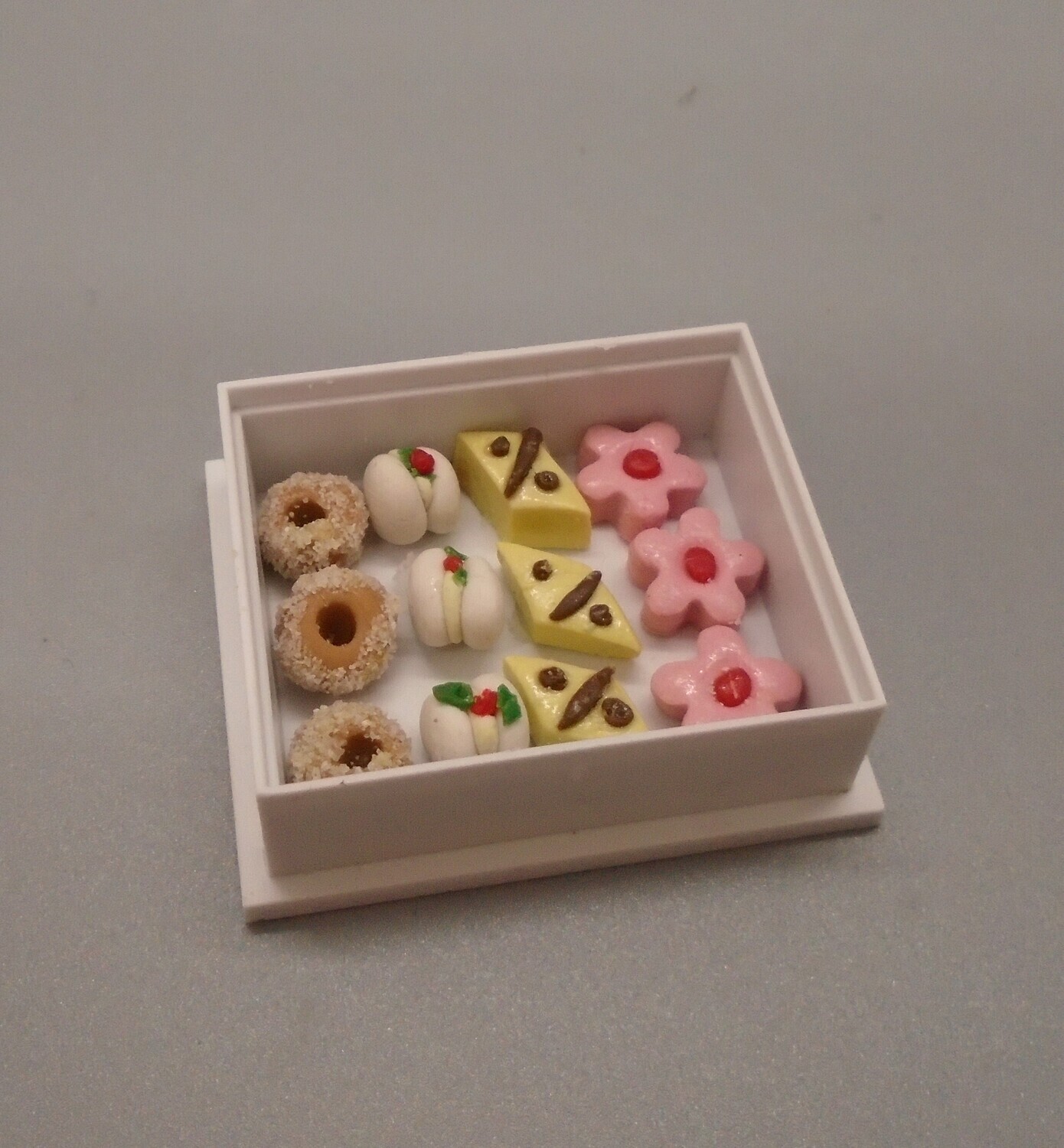 TRAY OF ASSORTED CAKES WITH LID