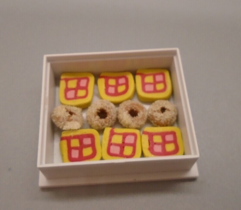 TRAY OF ASSORTED CAKES WITH LID