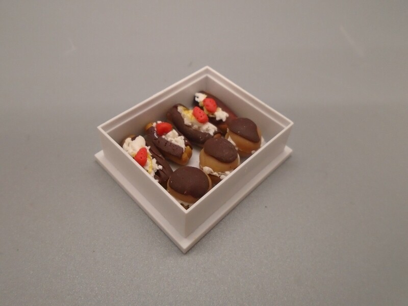 TRAY OF FRESH CREAM CAKES