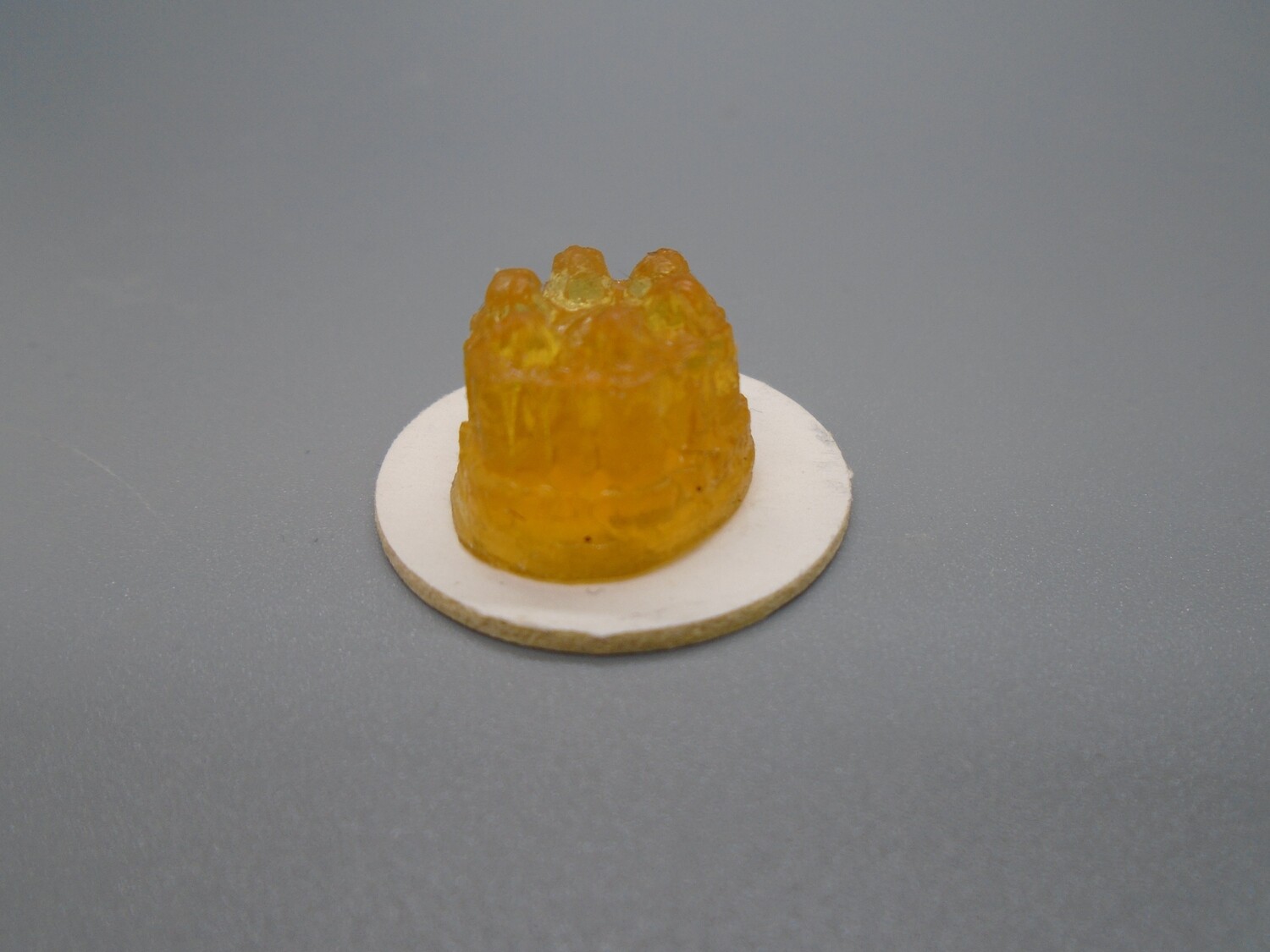 ORANGE JELLY ON WHITE PLATE